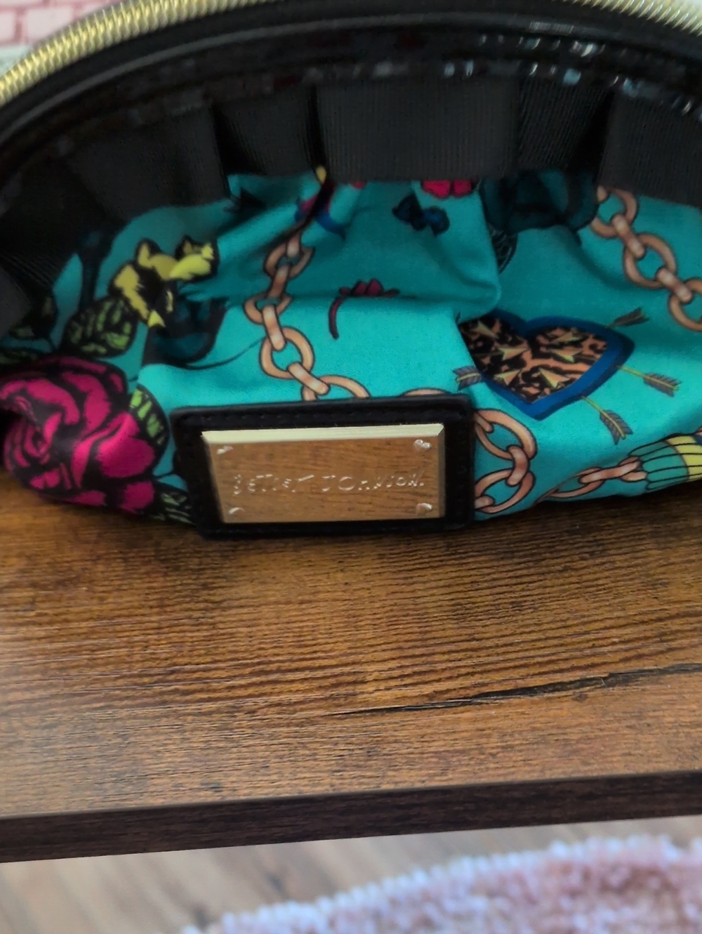 BETSEY JOHNSON Teal Chain-Print Women’s Cosmetic Bag with Gold Plate
